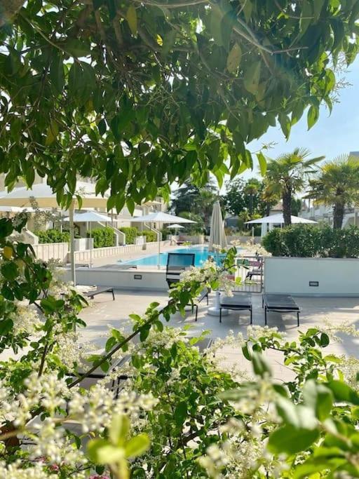 Residence Jesolo Lido Centro Con Piscina Eksteriør bilde